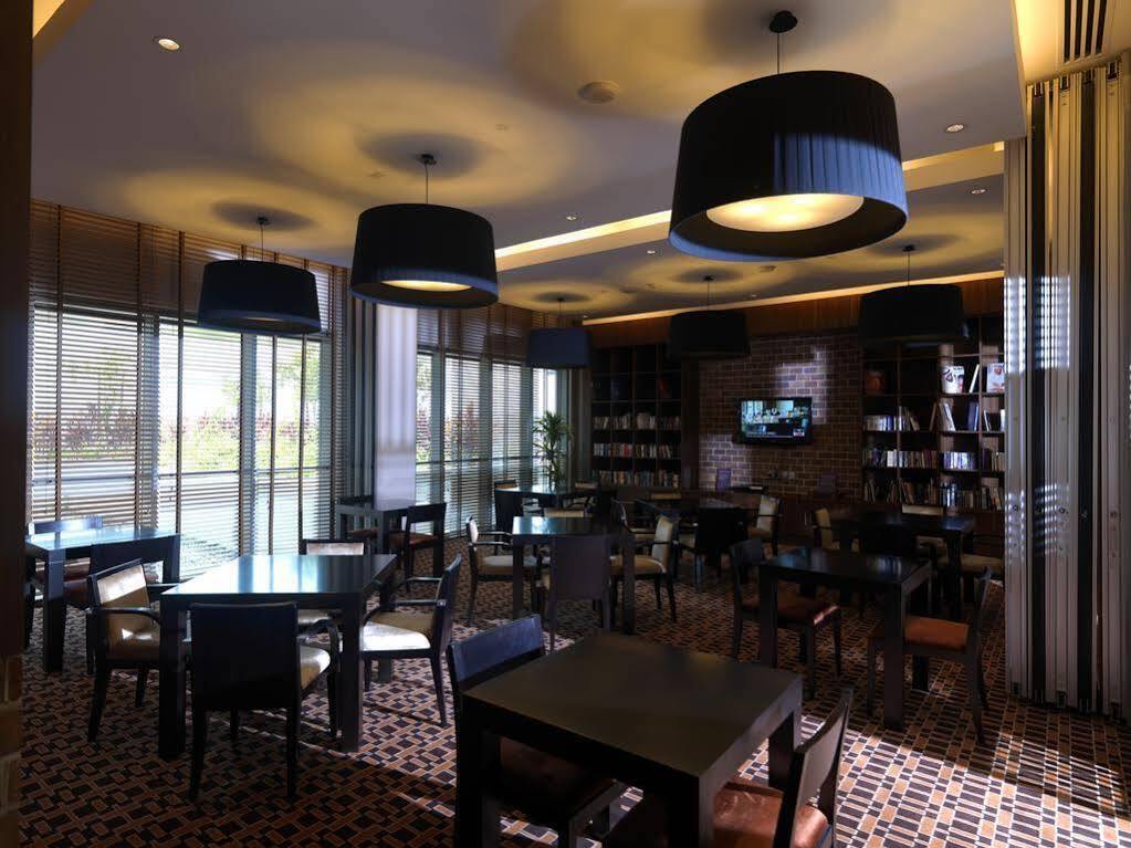 Staybridge Suites Yas Island Abu Dhabi, An Ihg Hotel מראה חיצוני תמונה