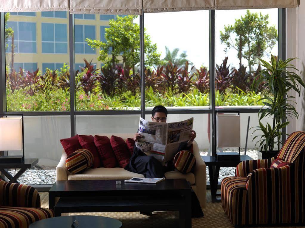 Staybridge Suites Yas Island Abu Dhabi, An Ihg Hotel מראה חיצוני תמונה